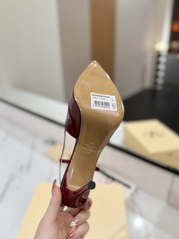 발렌티노 V 로고 에나멜 뾰족구두 힐 샌들 001-252625