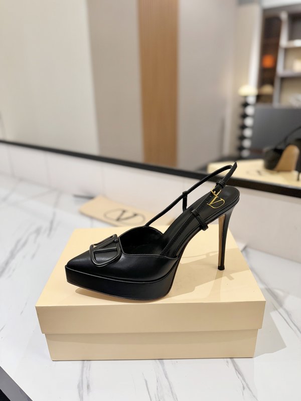 발렌티노 V 로고 메탈 버클 뾰족구두 하이힐 샌들 001-252629