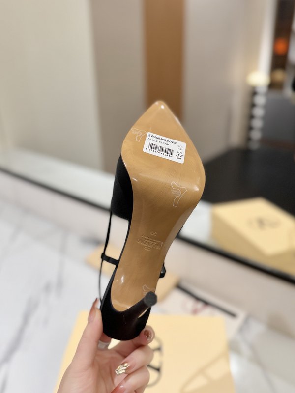 발렌티노 V 로고 메탈 버클 뾰족구두 힐 샌들 001-252634