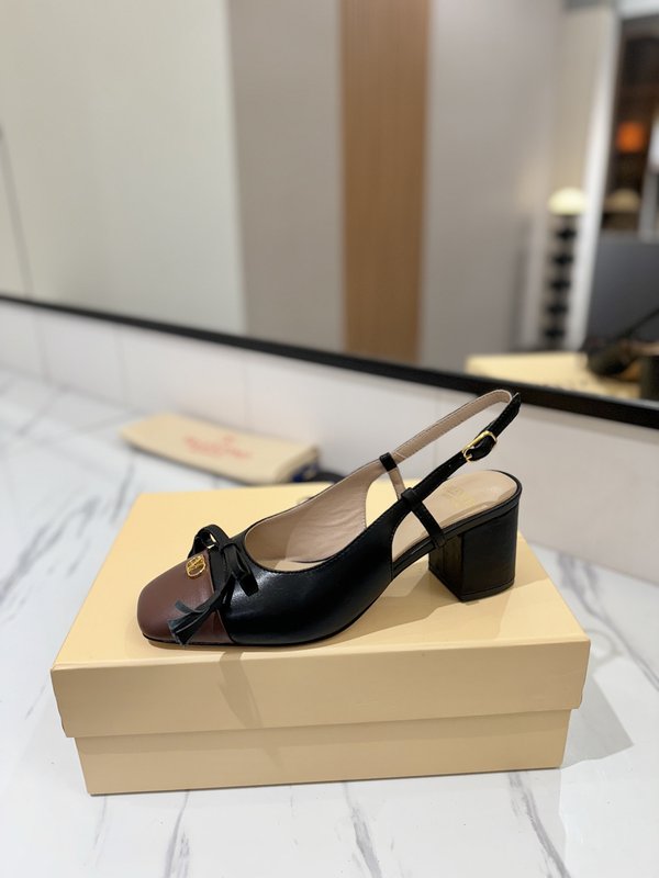 발렌티노 라운드 토 버클 힐 001-252639