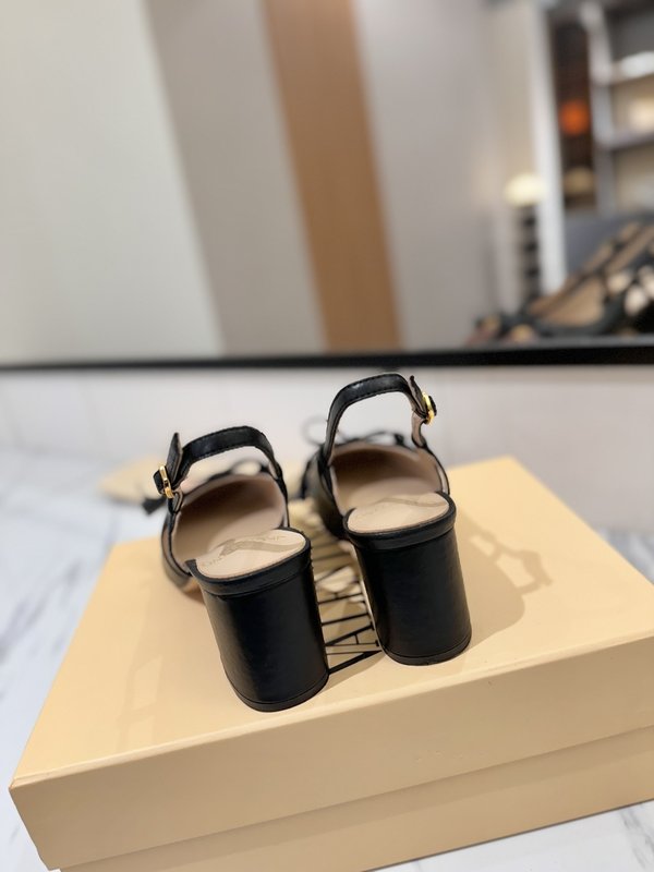발렌티노 라운드 토 버클 힐 001-252639