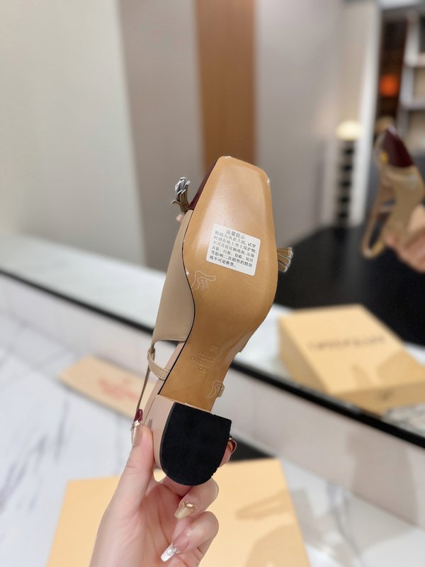 발렌티노 라운드 토 버클 높은 힐 001-252640