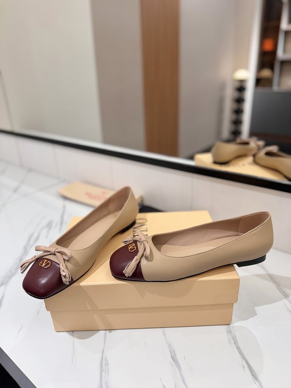 발렌티노 라운드토 발레 플랫슈즈 001-252641