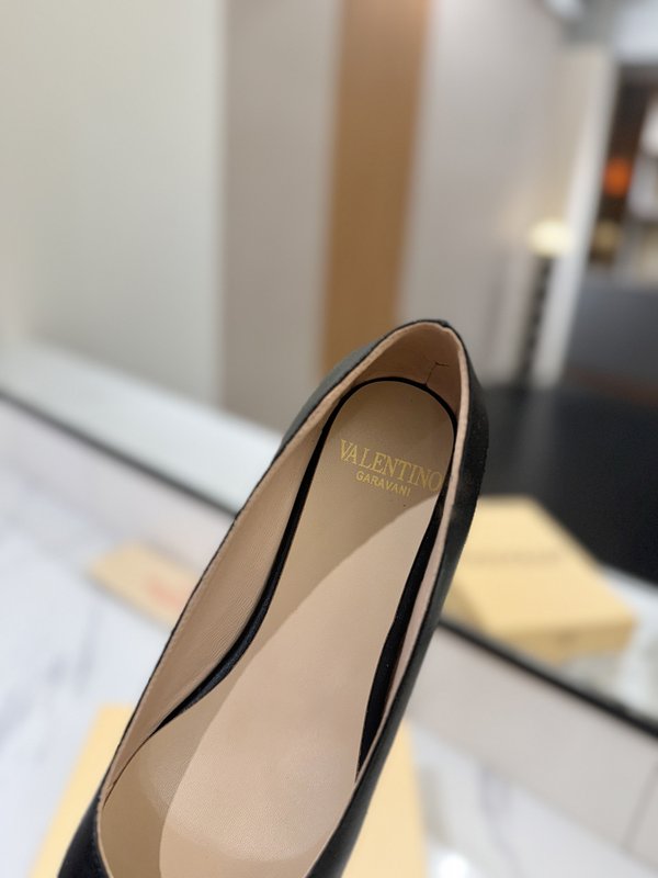 발렌티노 라운드토 발레리나 플랫슈즈 001-252643