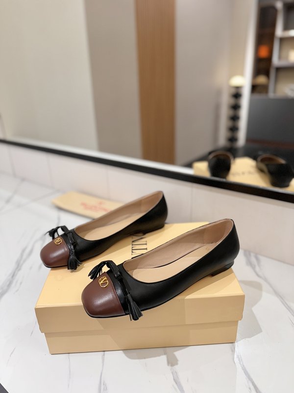 발렌티노 라운드토 발레리나 플랫슈즈 001-252643