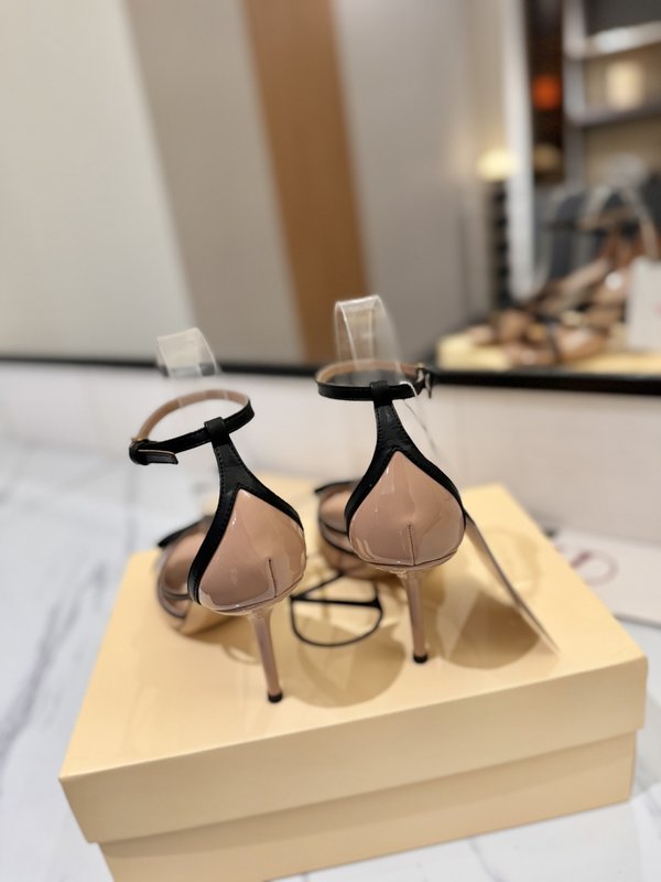 발렌티노 브론즈 V 버클 리본 라운드 토 샌들 001-252645
