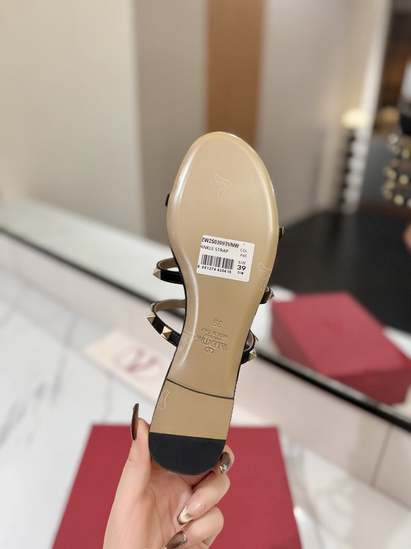 발렌티노 리 플랫 샌들 001-252668