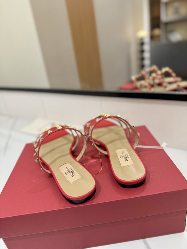 발렌티노 스터드 플랫 샌들 001-252686