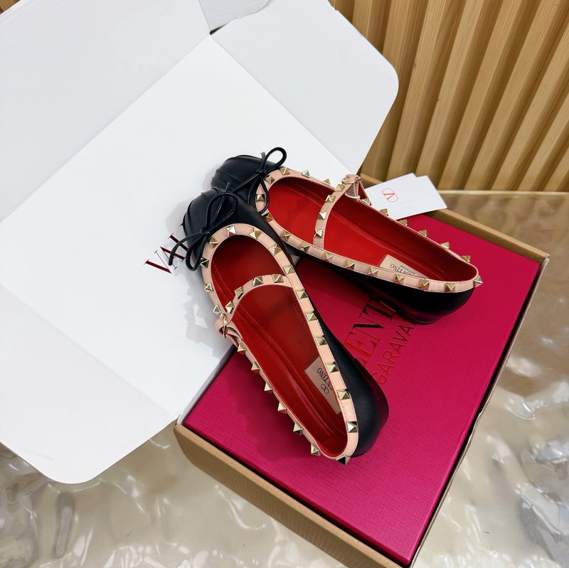 발렌티노 스터드 발레리나 펌프스 001-252721
