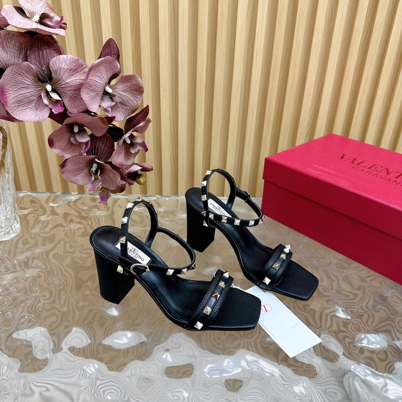 발렌티노 굽높이 리벳 하이힐 샌들 001-252726
