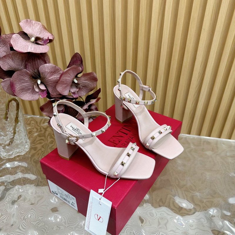발렌티노 굽높이 리벳 샌들 001-252727