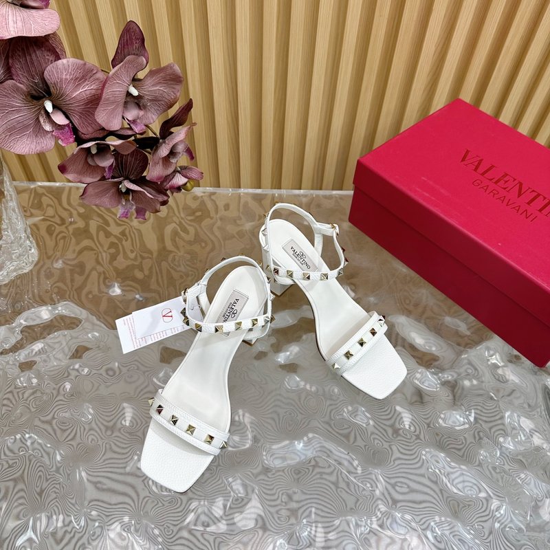 발렌티노 굽높이 리벳 샌들 001-252728
