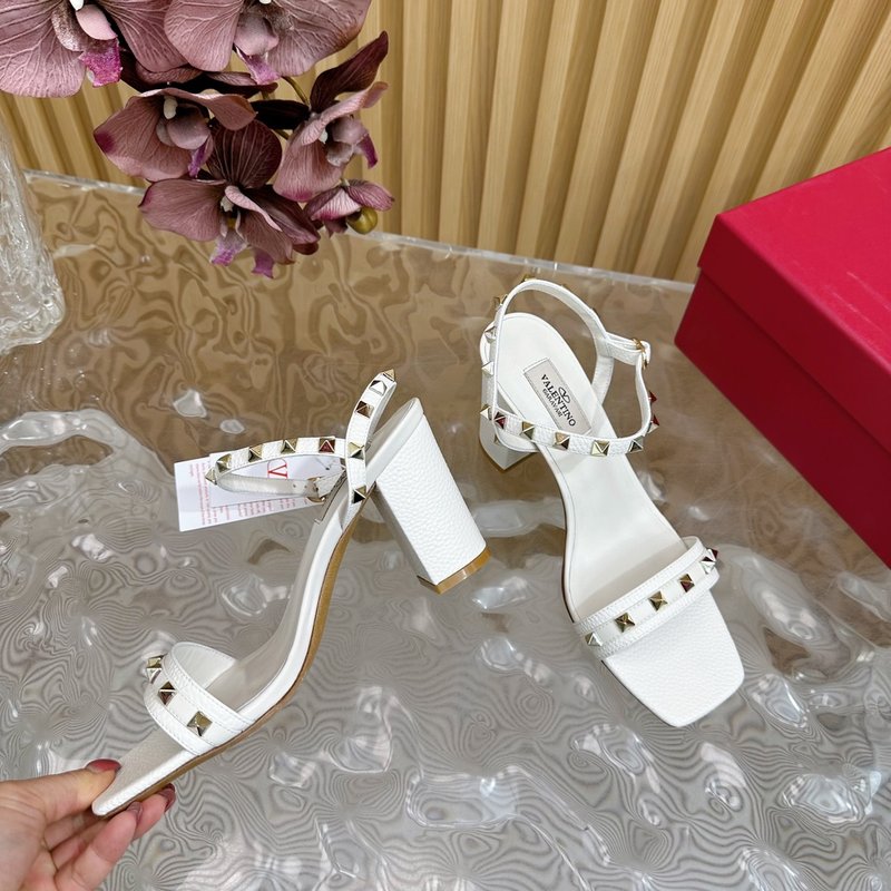 발렌티노 굽높이 리벳 샌들 001-252728