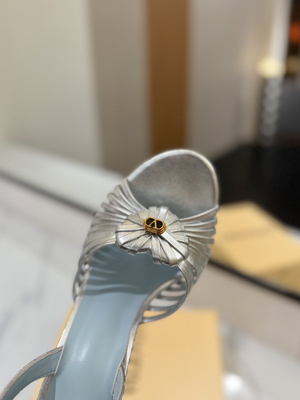 발렌티노 브론즈 V 버클 하트 샌들 001-252753