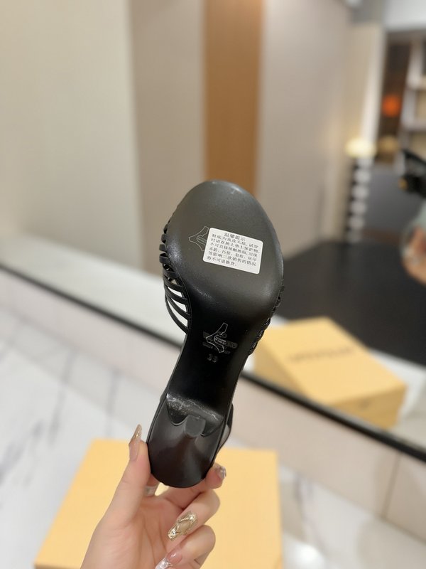 발렌티노 브론즈 V 버클 하트 힐 샌들 001-252754