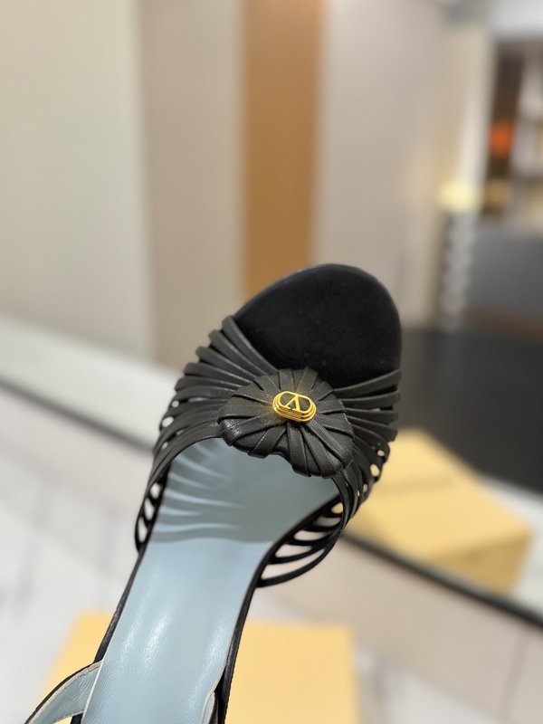 발렌티노 브론즈 V 버클 하트 힐 샌들 001-252754