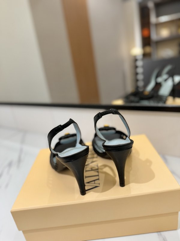 발렌티노 브론즈 V 버클 하트 힐 샌들 001-252754