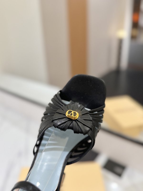 발렌티노 브론즈 V 버클 하트 힐 샌들 001-252756