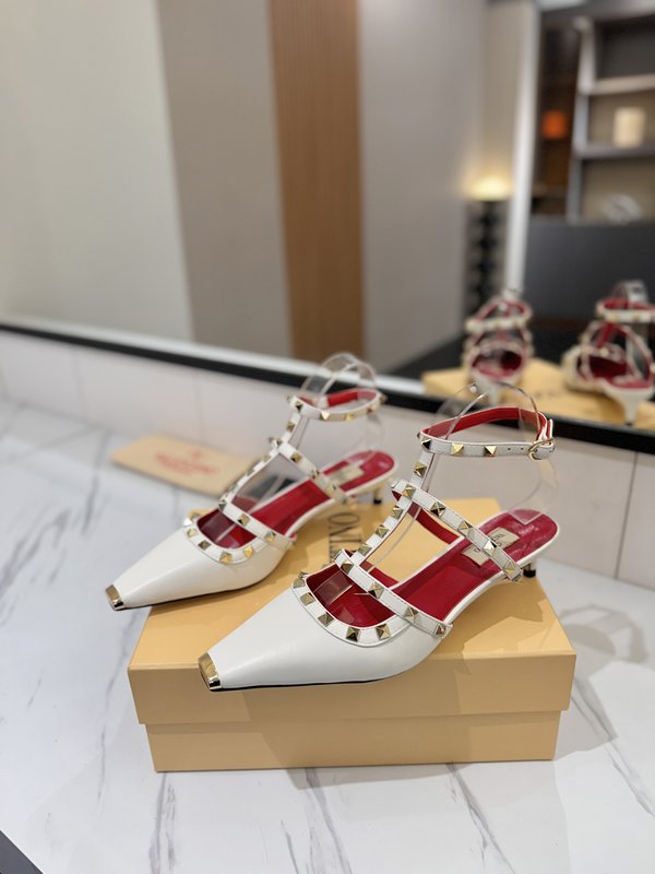 발렌티노 클래식 스터드 앵클 스트랩 샌들 001-252765