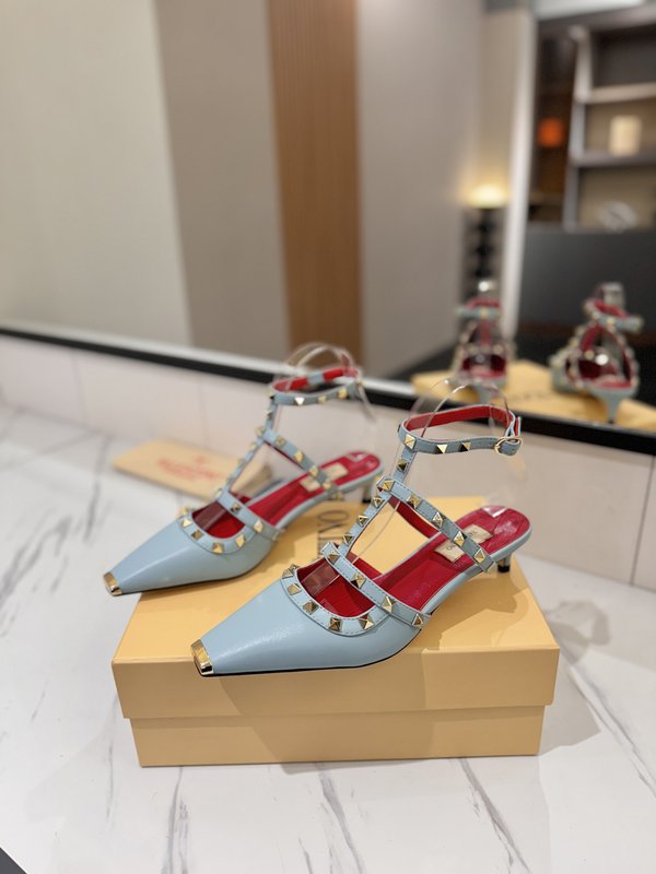 발렌티노 클래식 스터드 앵클 스트랩 샌들 001-252768