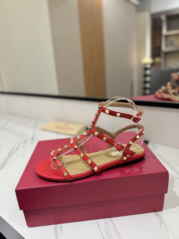 발렌티노 스터드 클 스트랩 샌들 001-252799