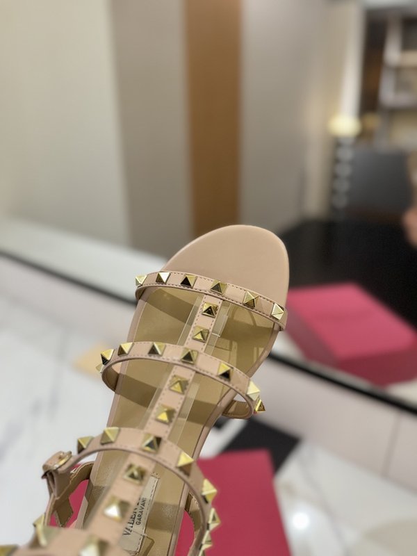 발렌티노 클래식 스터드 앵클 스트랩 샌들 001-252801