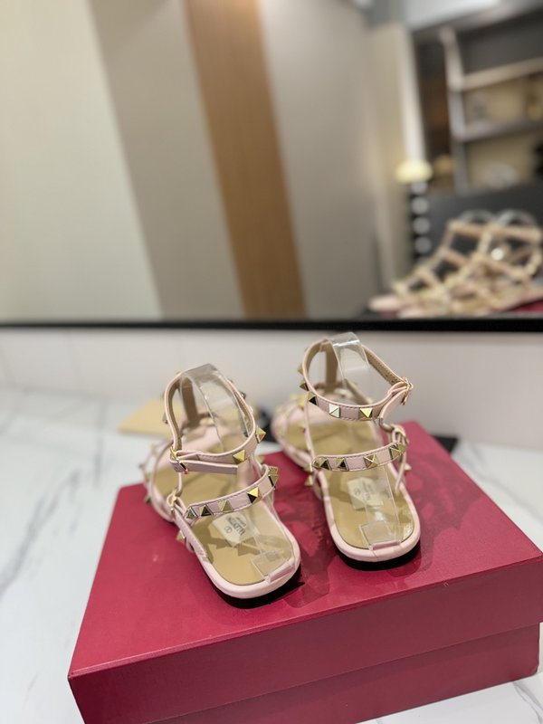 발렌티노 클래식 스터드 앵클 스트랩 샌들 001-252803