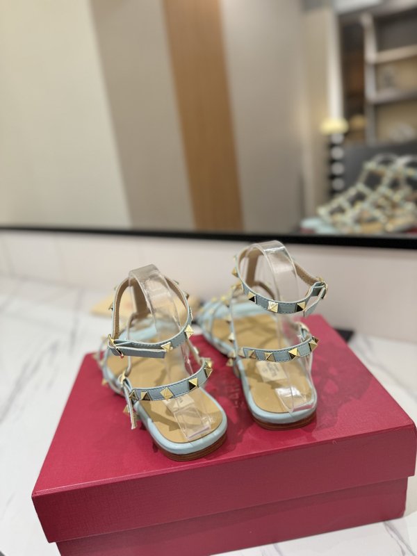 발렌티노 클래식 스터드 앵클 스트랩 샌들 001-252804