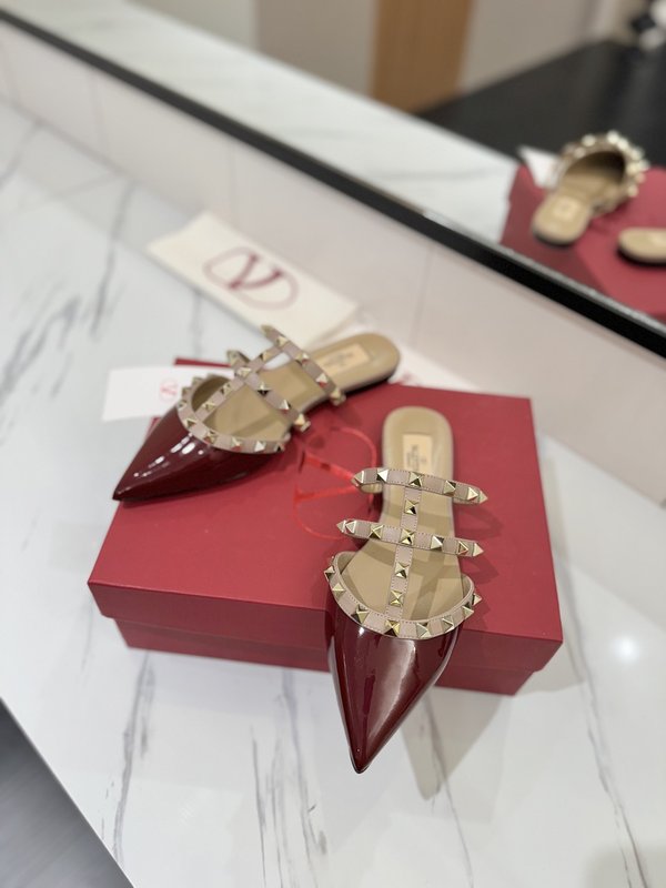 발렌티노 리 포인트 플랫 샌들 001-252809