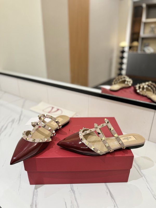 발렌티노 리 포인트 플랫 샌들 001-252809