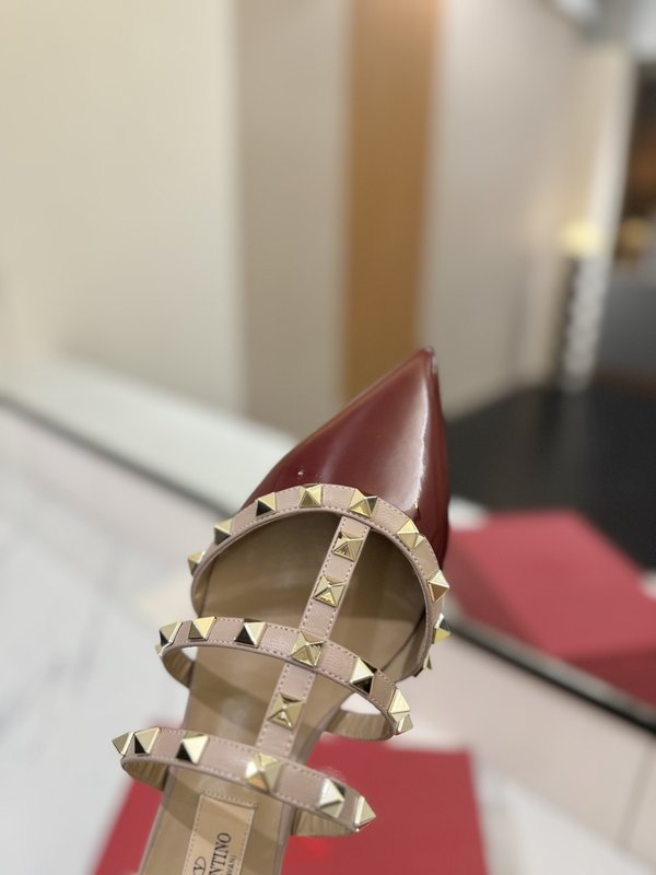 발렌티노 리 포인트 플랫 샌들 001-252809