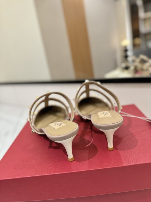 발렌티노 스터드 포인트 페이퍼 슬리퍼 001-252814