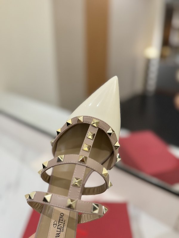 발렌티노 스터드 포인트 페이퍼 슬리퍼 001-252814