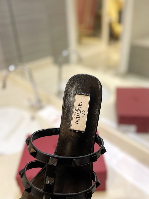 발렌티노 클래식 왕자 로고 샌들 001-252819
