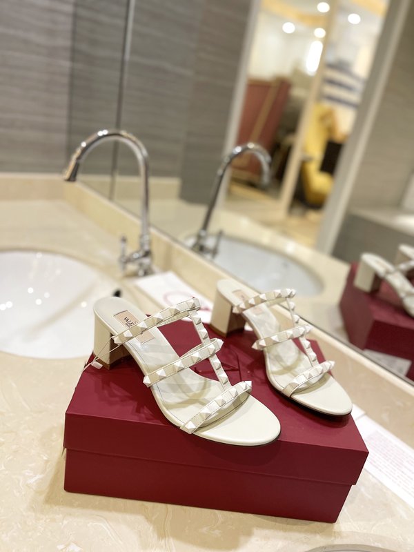 발렌티노 레드 에나멜 H 로고 샌들 001-252828