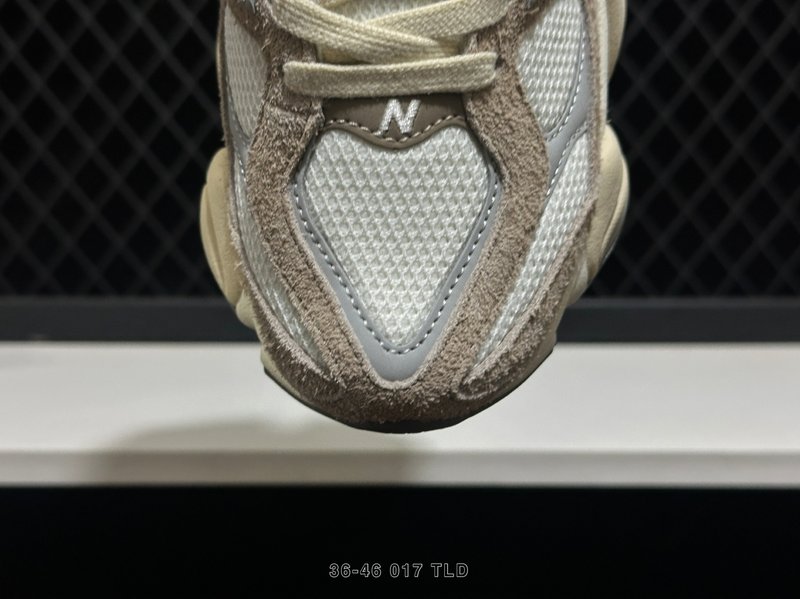 뉴발란스 NB9060 레트로 캐주얼 러닝화 001-253633