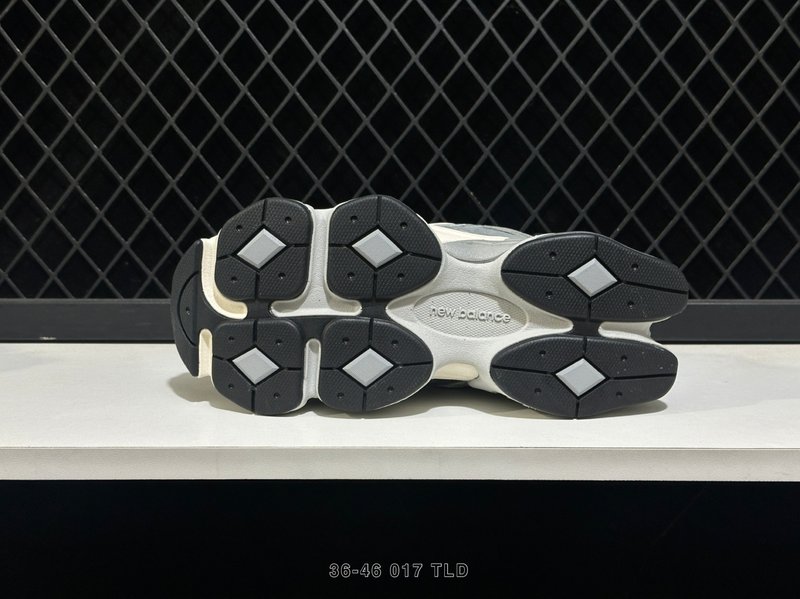 뉴발란스 NB9060 레트로 데일리 러닝화 001-253643