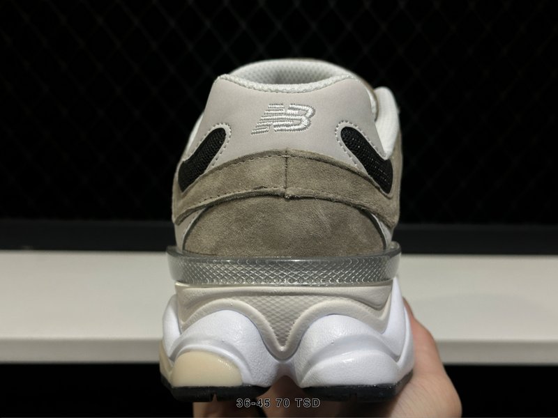 뉴발란스 NB9060 레트로 캐주얼 러닝화 001-253695