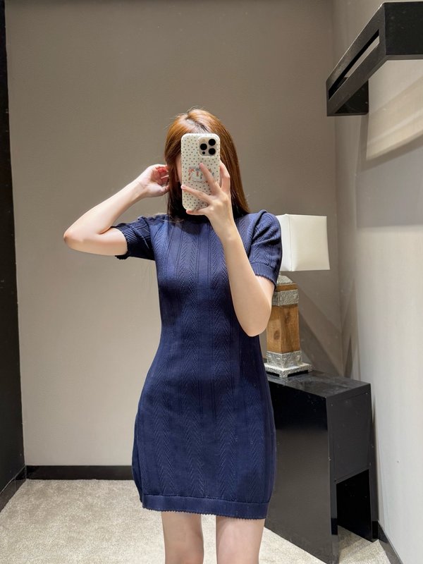 네이비 세로 무늬 니트 라운드 숏슬리브 원피스 001-255570