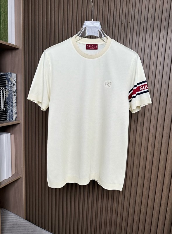 구찌 레드 블루 스트라이프 소매 라운드 티셔츠 001-255678