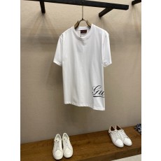 구찌 꽃체 로고 프린트 라운드넥 반팔 티셔츠 001-255702