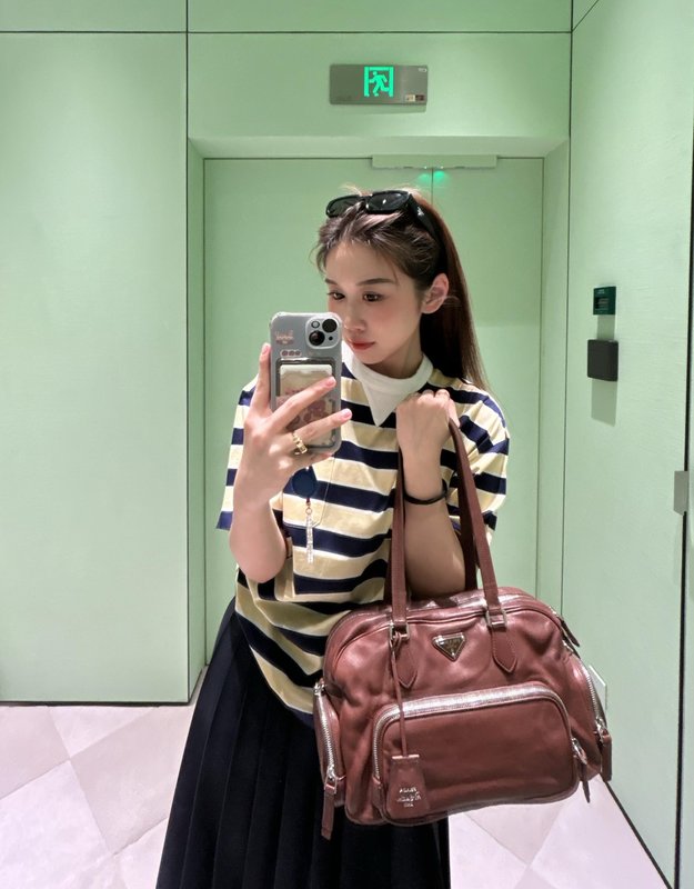 프라다 봄 스트라이프 루즈핏 라운드넥 반팔 티셔츠 001-255989