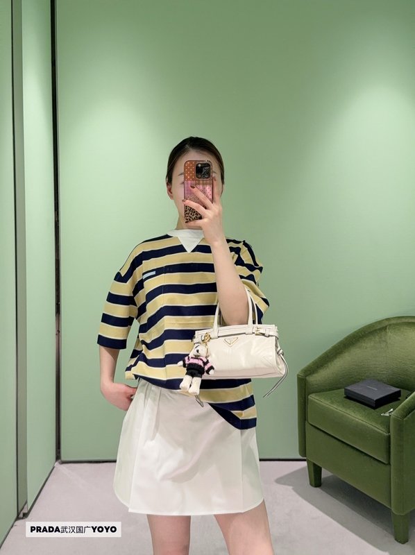 프라다 봄 스트라이프 루즈핏 라운드넥 반팔 티셔츠 001-255989