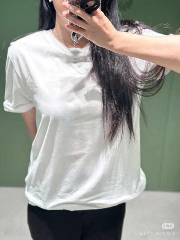 프라다 입체 엠블럼 와이어 본조형 반팔 티셔츠 001-255997