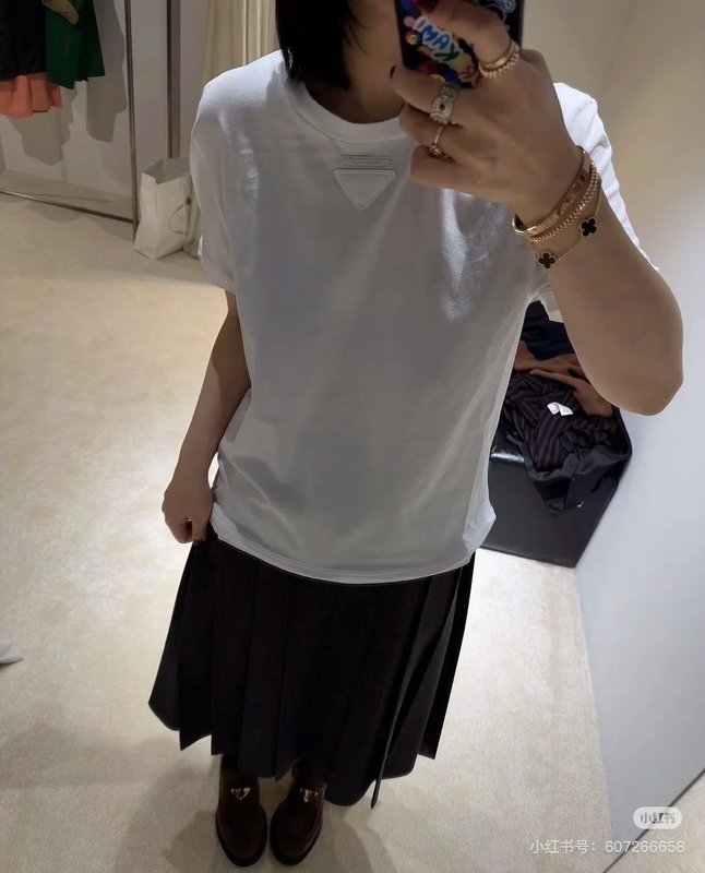 프라다 입체 엠블럼 와이어 본조형 반팔 티셔츠 001-255997
