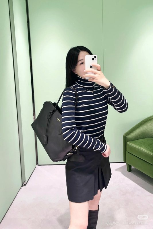프라다 스트라이프 터틀넥 니트 001-256051