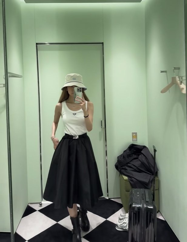 재생 나일론 미디 A 라인 스커트 001-256074
