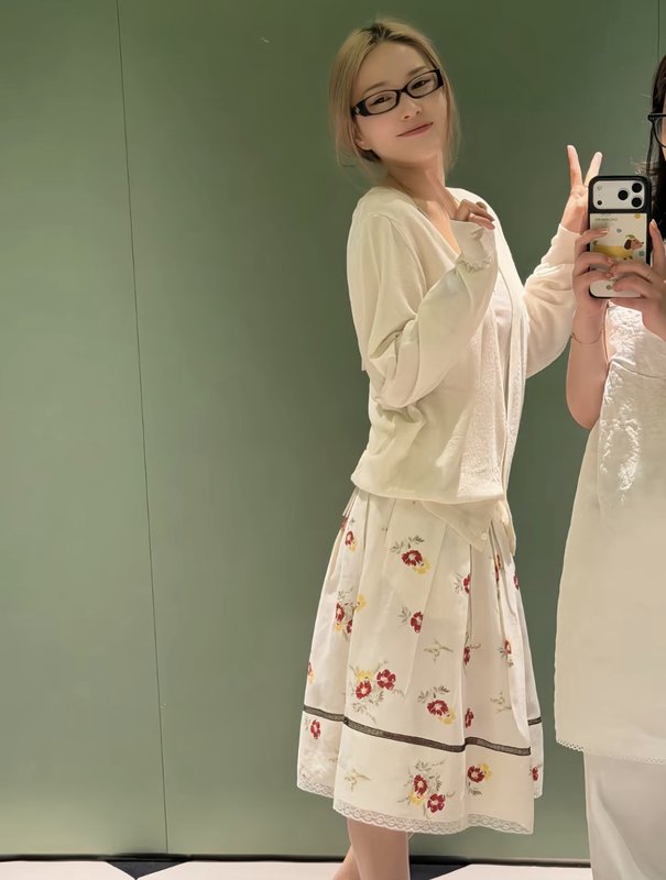 프라다 여름 플라워 레이스 스커트 001-256083