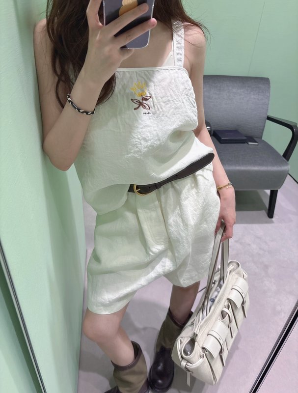 프라다 여름 자수 린넨 민소매 탑 001-256084