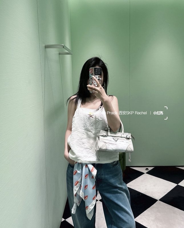 프라다 여름 자수 린넨 민소매 탑 001-256084